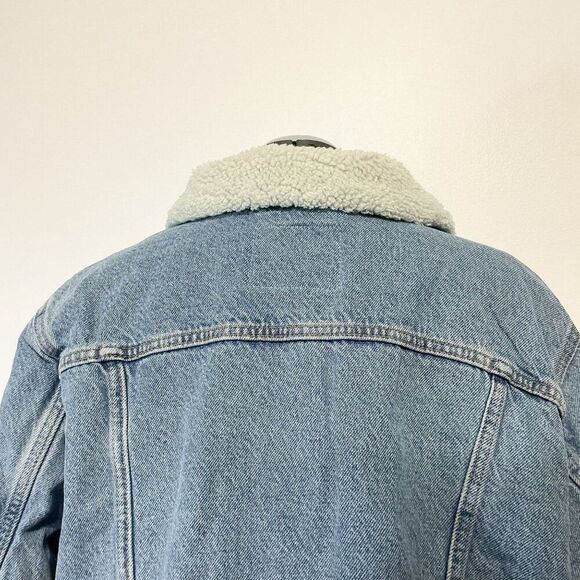 Levi's NWT Sz 2X Light Wash Sherpa Trucker Plus Denim Jean Jacket- Runs Small - Picture 13 of 16